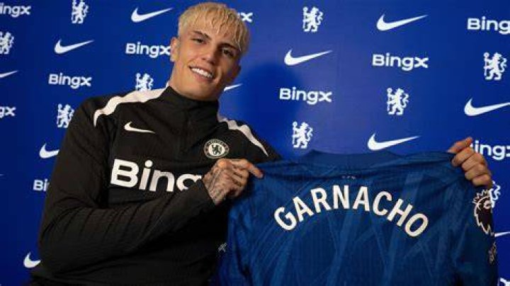 Alejandro Garnacho renovó con el Manchester United para crear