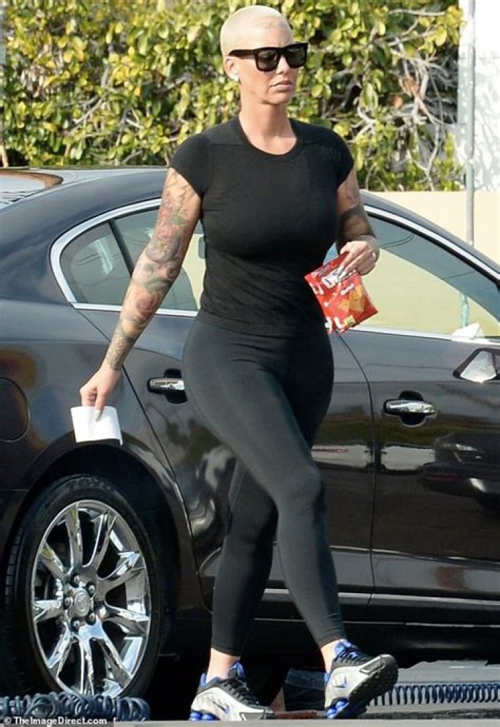 Amber Rose shows off her curves in clingy LBD while out with mom