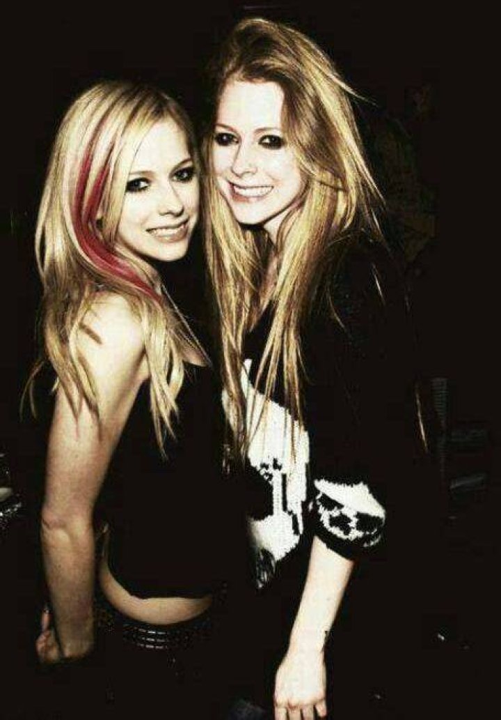 Avril Lavigne&rsquo;s sister is married to ONE OK ROCK&rsquo;s bassist TheHive.Asia