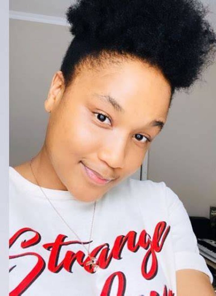 Biography Of Simmy [Age, Net Worth, Husband, Boyfriend, Family, Parents