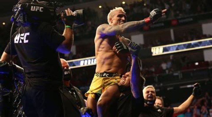 Charles Oliveria KOs Michael Chandler to claim UFC lightweight crown