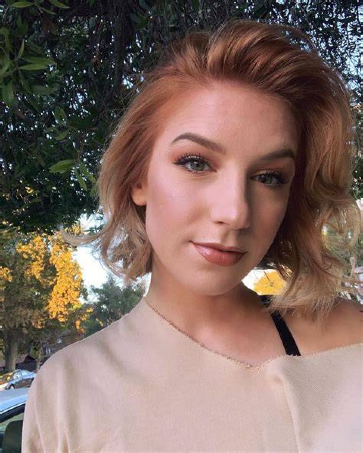 Courtney Miller (Smosh) Wiki Age, Height, Boyfriend, Net Worth