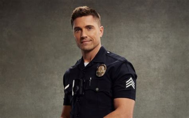 Eric Winter (The Rookie) for Cyclops Eric winter, Eric, Good looking men