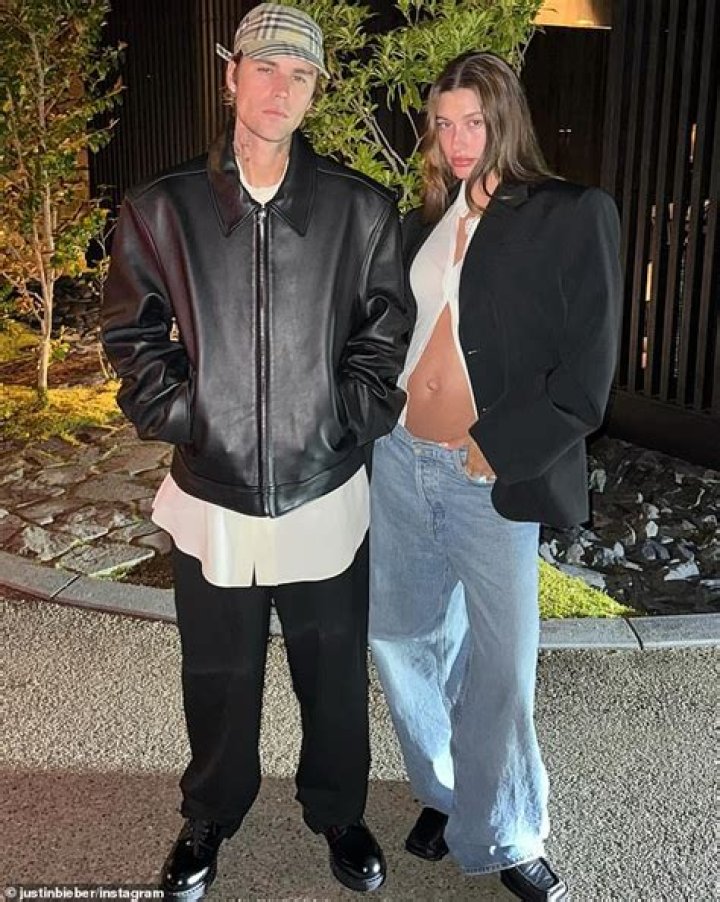 Hailey Bieber News, photos & vidéos sur Hailey Bieber