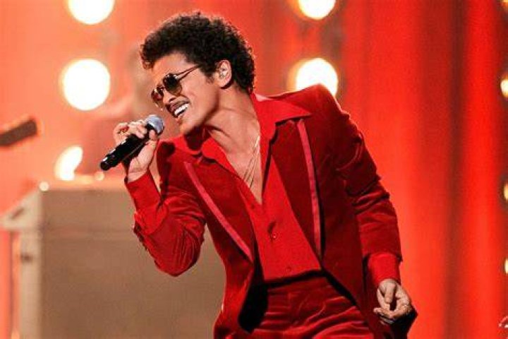 How Bruno Mars' Girlfriend Secretly Inspired His Career