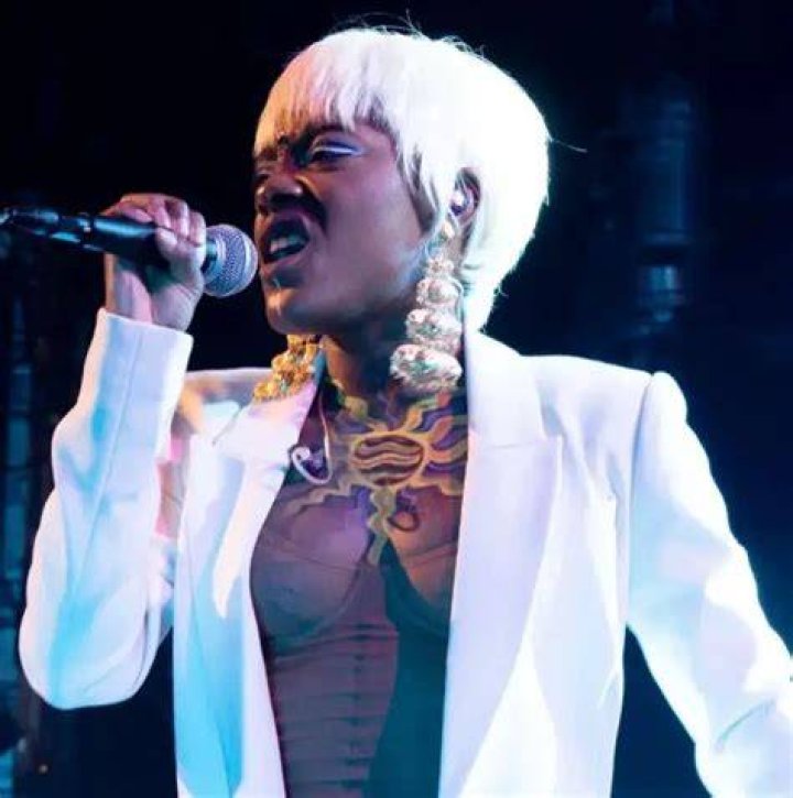 Iniko Biography, Wiki, Net Worth, Age, Boyfriend, Family, Religion