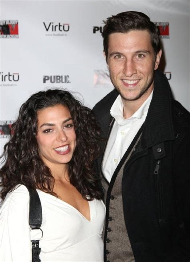 Is Pablo Schreiber Married to Wife? Or Dating a Girlfriend? Kids