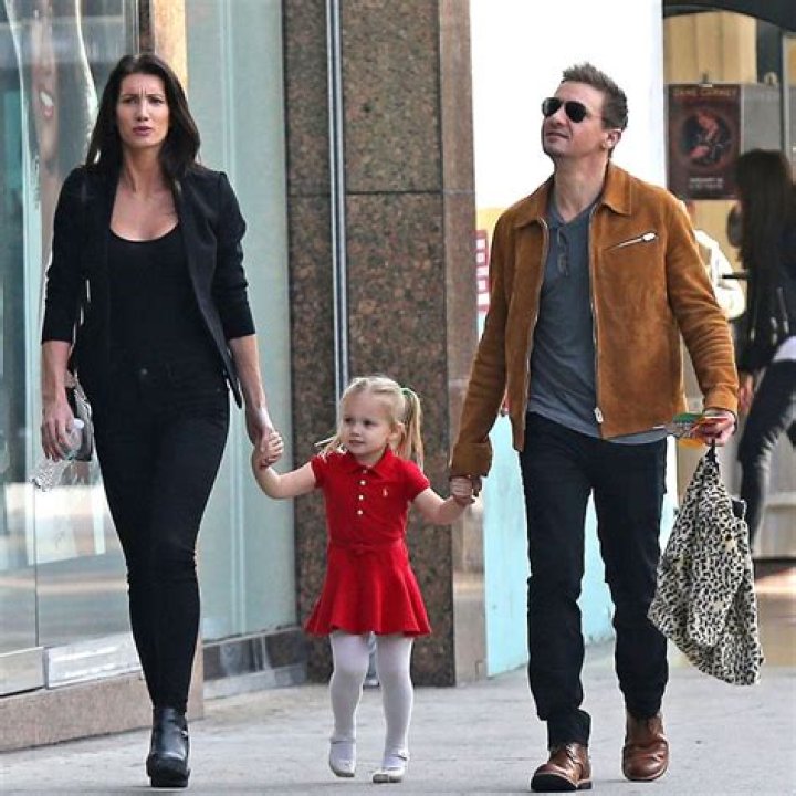 Jeremy Renner Wiki, Wife, Age, Height, Family, Biography & More