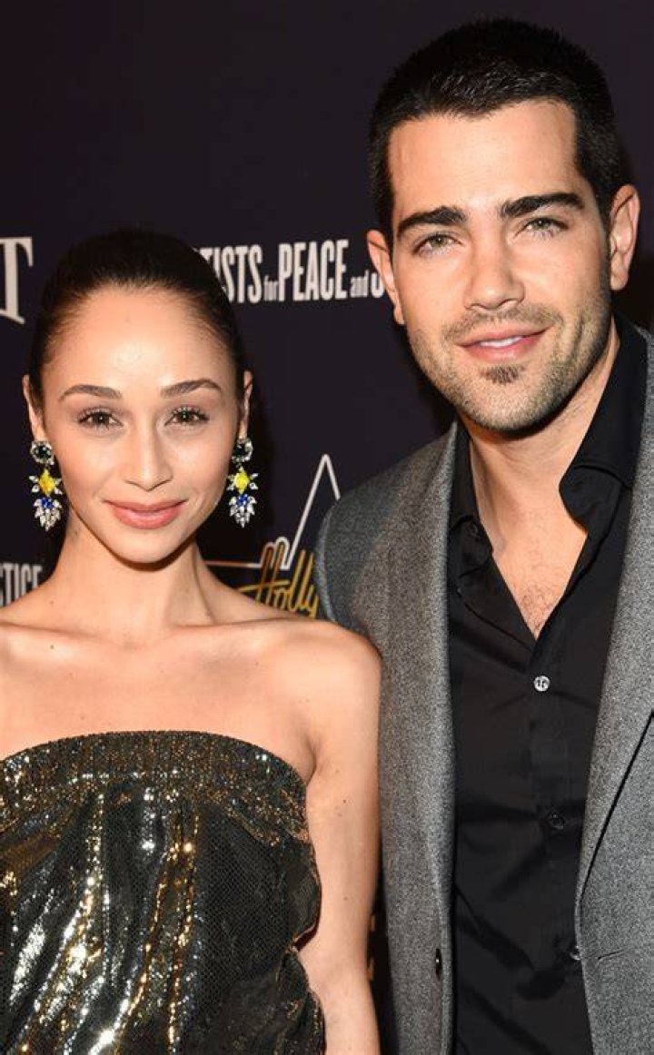 Jesse Metcalfe takes girlfriend Cara Santana to BOA on date in LA