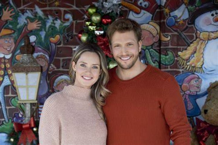 Jon Cor Married? Is he gay? how much has he earned till now? Age, Date