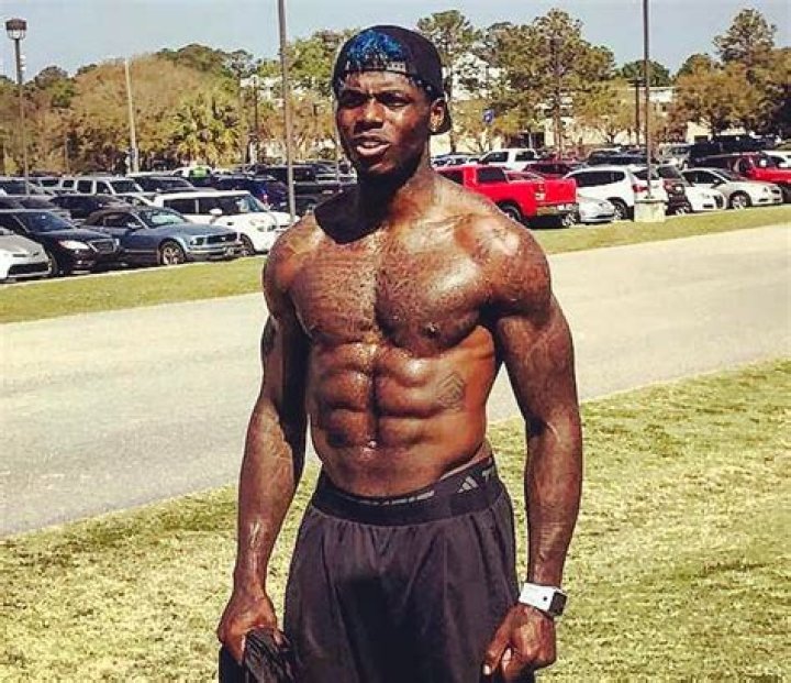 Josh Gordon 2023 Girlfriend, net worth, tattoos, smoking & body facts