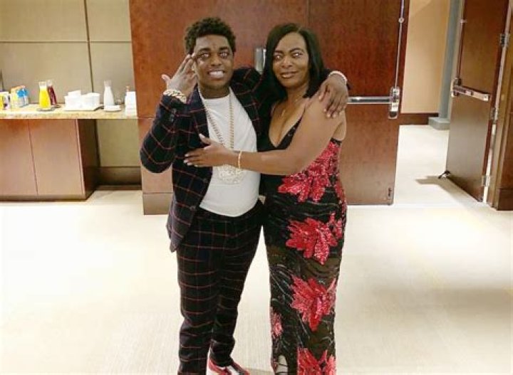 Kodak Black Introduces His Mom To Instagram Live!📱 YouTube