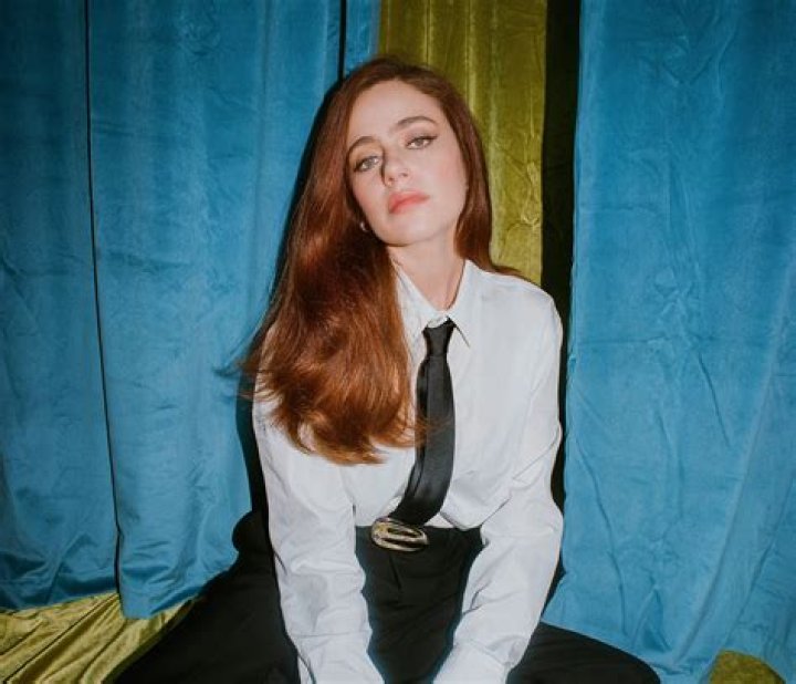 Molly Gordon, Behind the Scenes and Center Stage