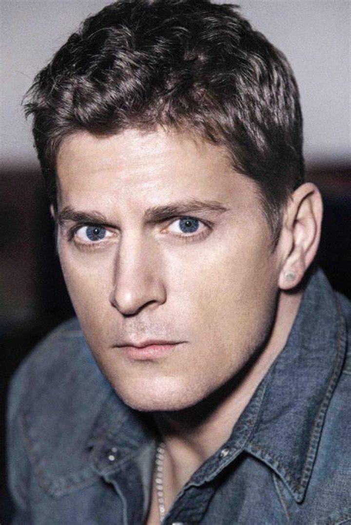 Rob Thomas Net Worth, Salary, Age, Height, Weight, Bio, Family, Career