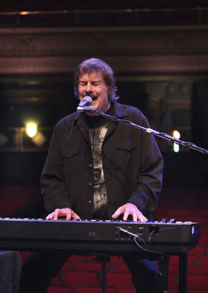 Rock star Burton Cummings tells Moose Jaw dance studio to turn down the