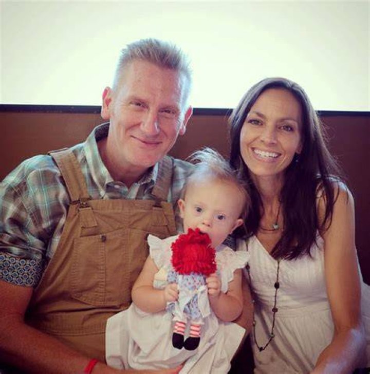 Rory Feek Shares New Pictures Of Indy With Her Big Sisters Heidi & Hopie
