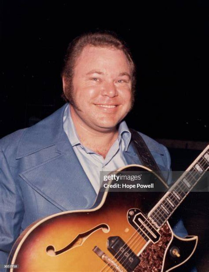Roy Clark, country music singer, guitarist and 'Hee Haw' star, has died