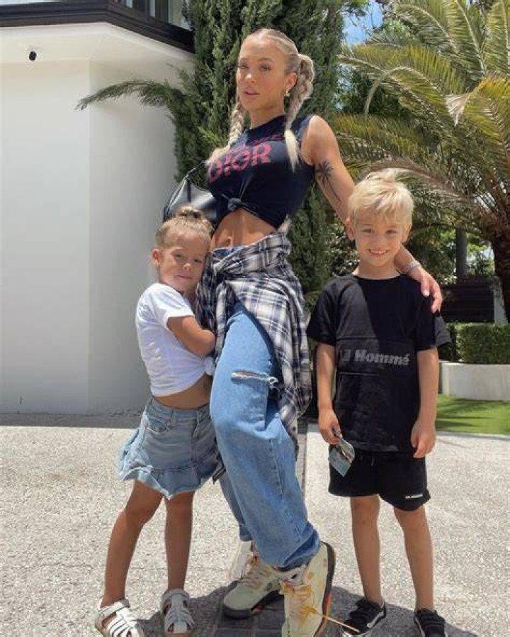 Tammy Hembrow Updates on Twitter Long hair styles, Hair styles, Tammy