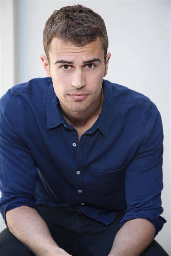 Theo JAMES Biographie et filmographie