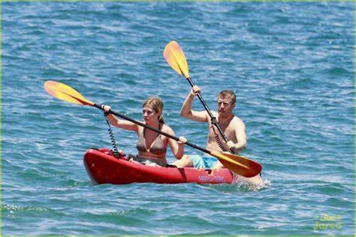 TMZ Photos Of Jennette McCurdy In Hawaii