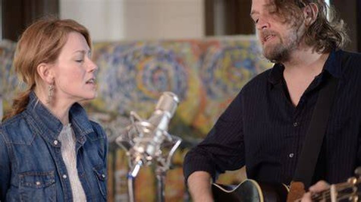 Watch Hayes Carll And Allison Moorer Perform An Intimate Duet NCPR News