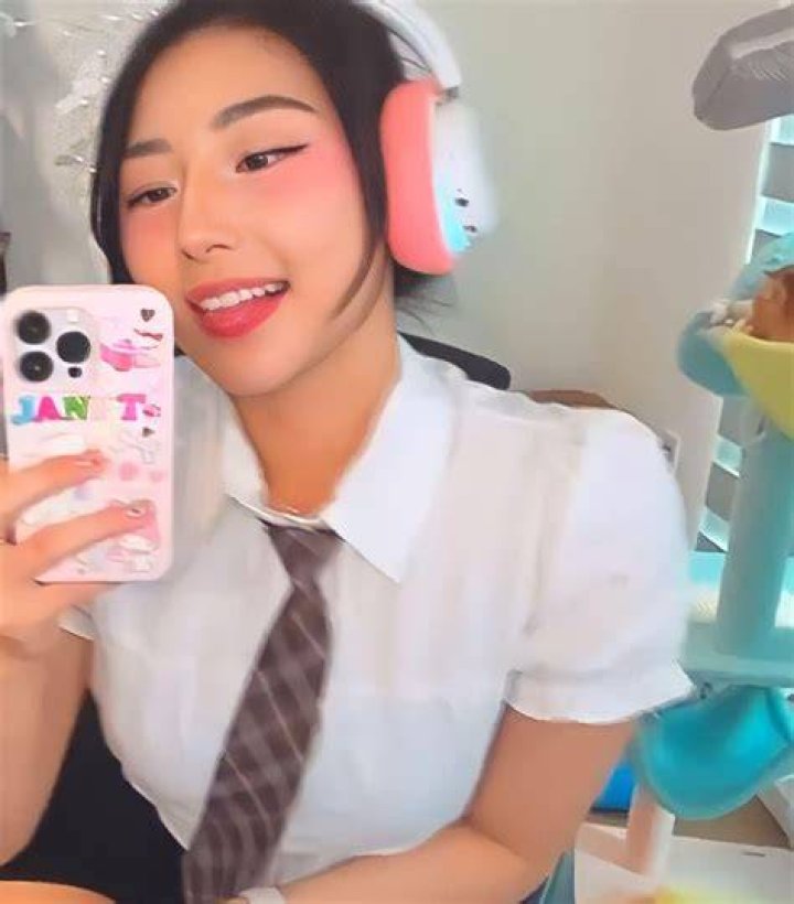 Who is xChocoBars' boyfriend? + Real Name & Biography Famous People Today