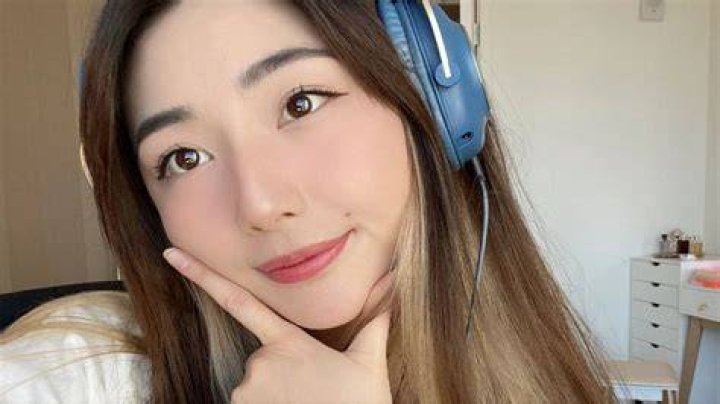 xChocoBars explains why she and DisguisedToast ended their relationship